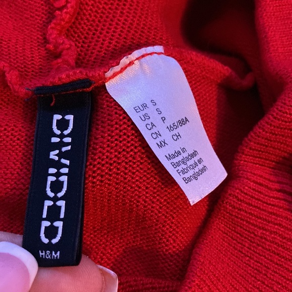 Red Cropped Hoodie Sweater - Picture 5 of 6